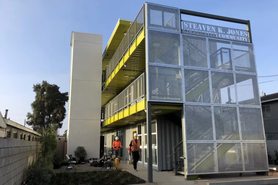 FlyawayHomes shipping container apartments